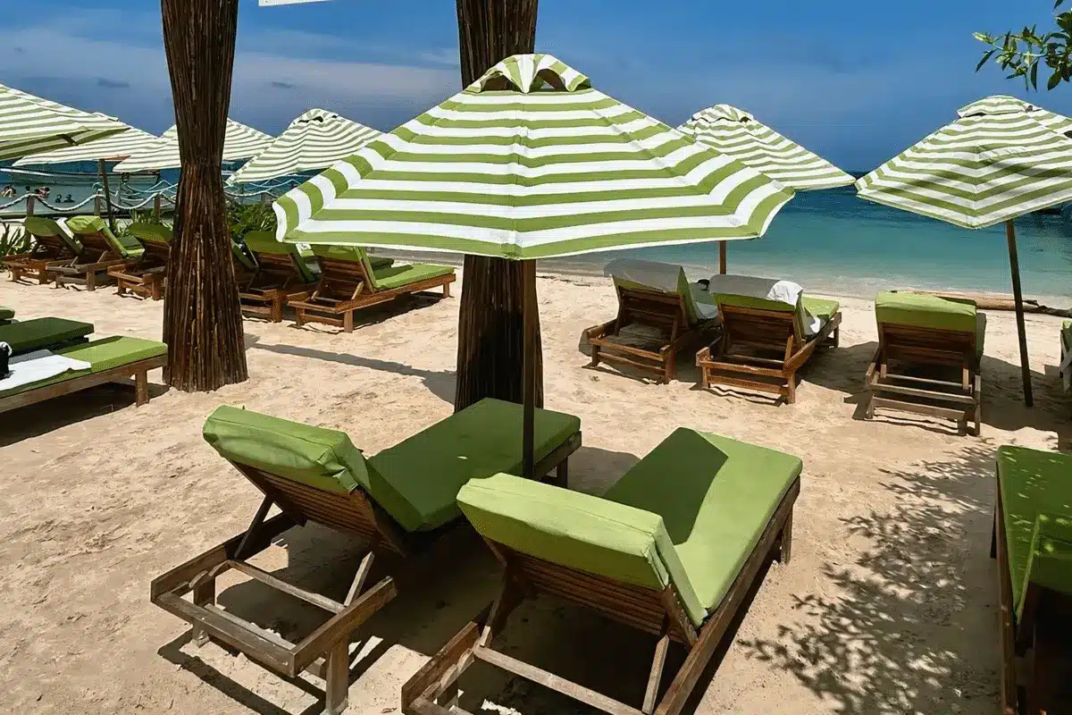 Mantas Beach Club - Image 5